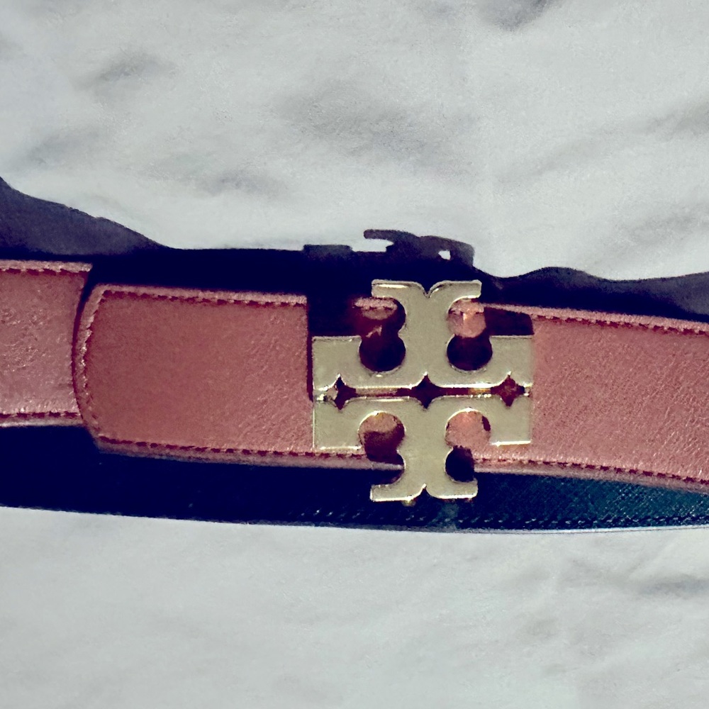 Tory Burch, Britten 1” Reversible Belt ( color correction)